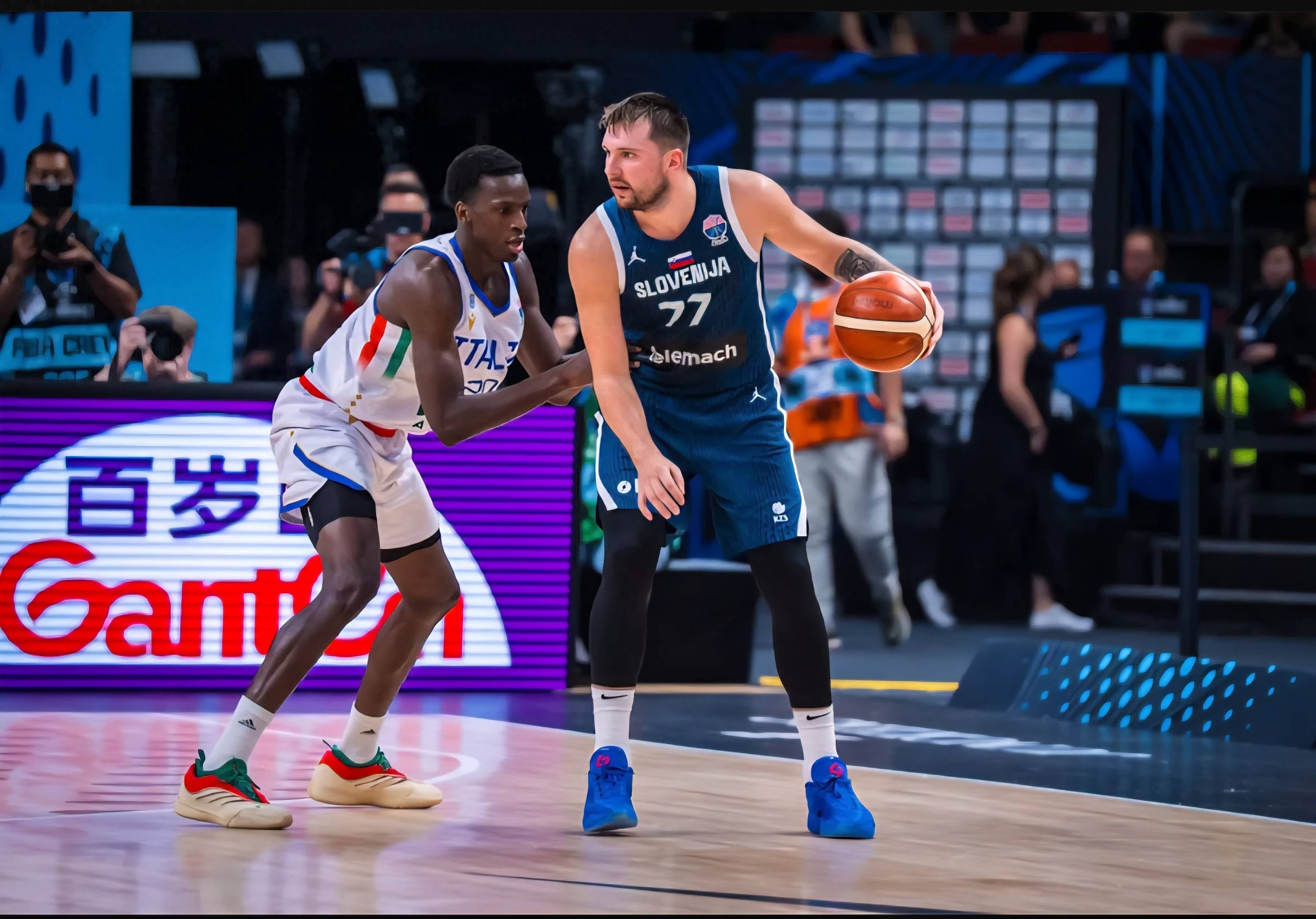 意大利男篮强势德国男篮，塔图姆送出助攻