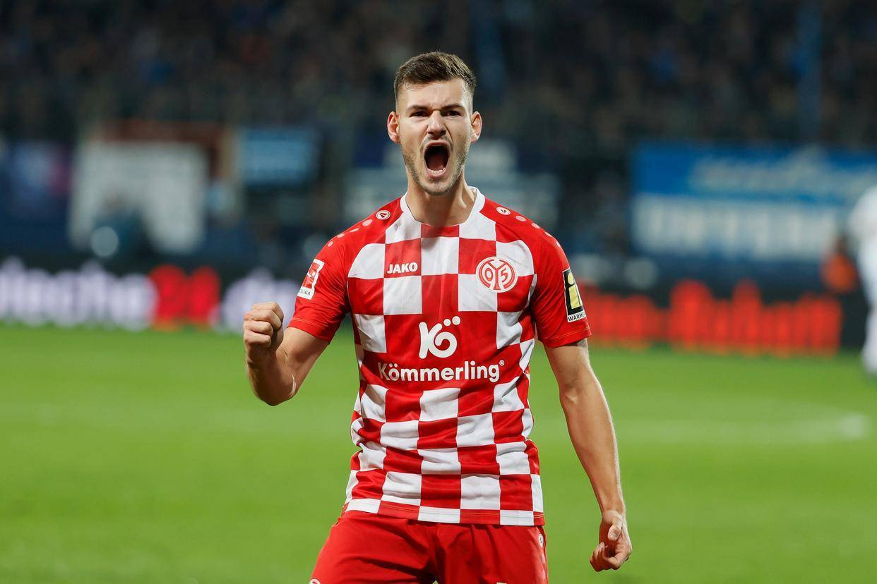 沃尔夫斯堡客场淘汰对手，抢走积分树枝