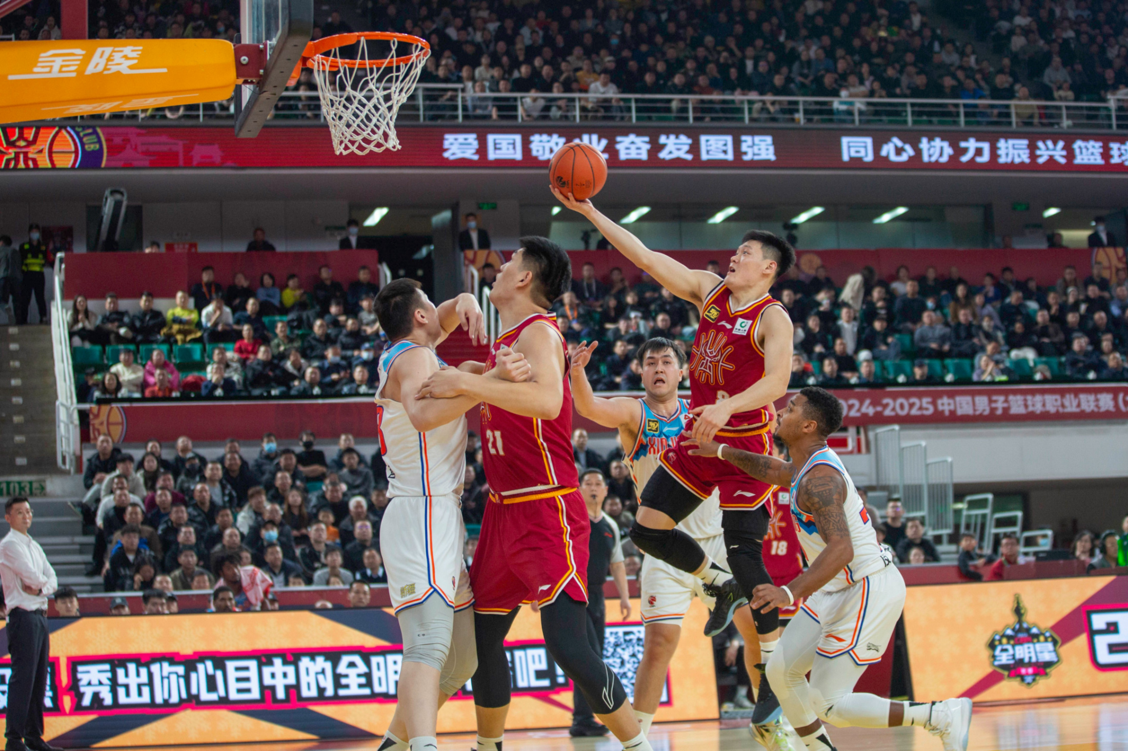 篮球俱乐部引进外援,备战新一季比赛 篮球俱乐部引进外援,备战新一季比赛